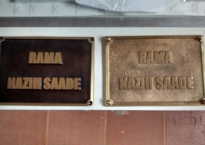 Placas-de-bronze-e-alumo-fundido